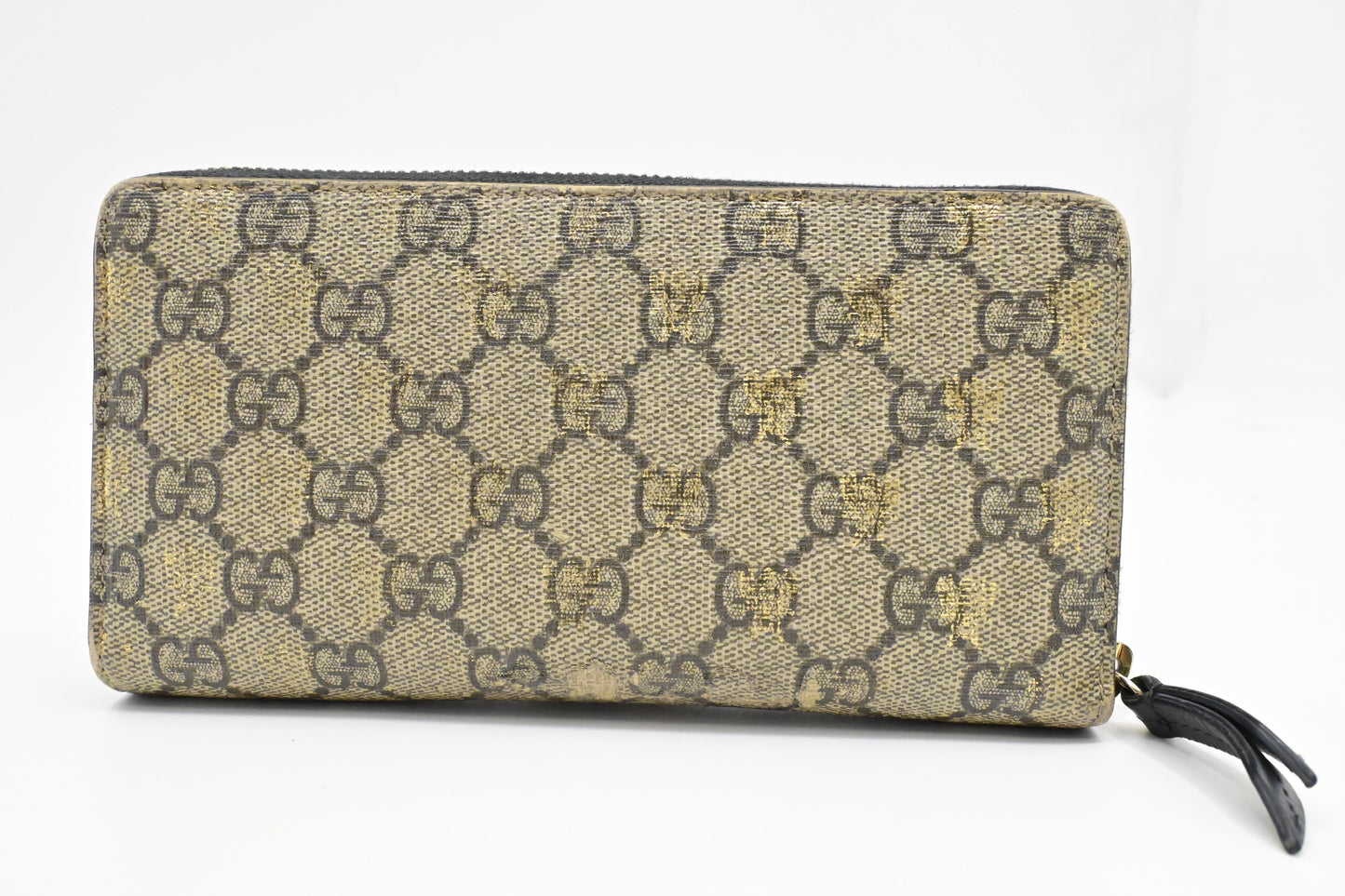 Gucci Bee Zippy Wallet in GG Supreme Canvas