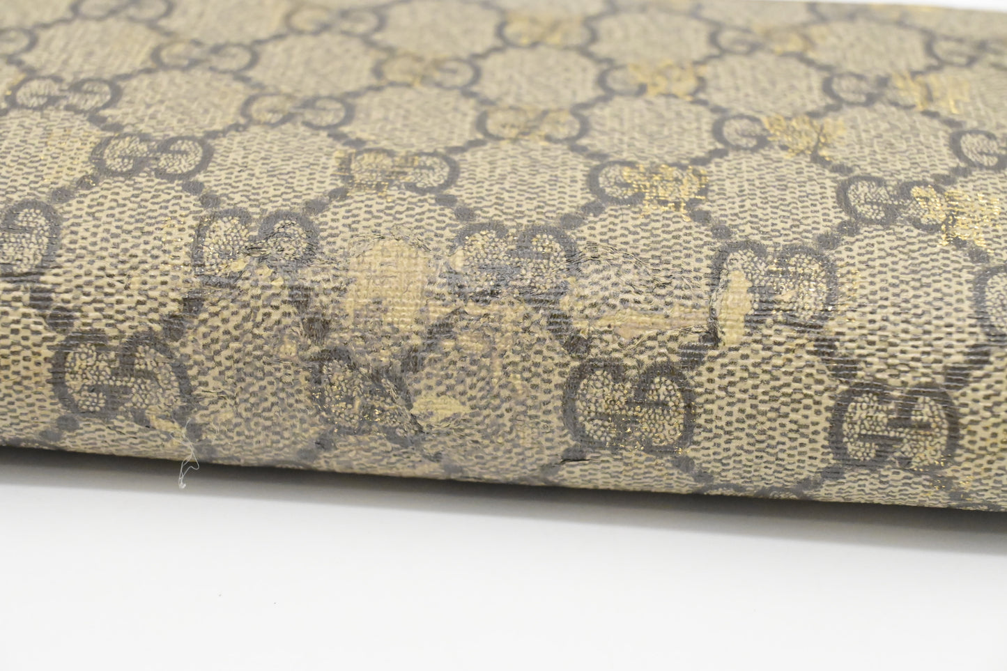 Gucci Bee Zippy Wallet in GG Supreme Canvas