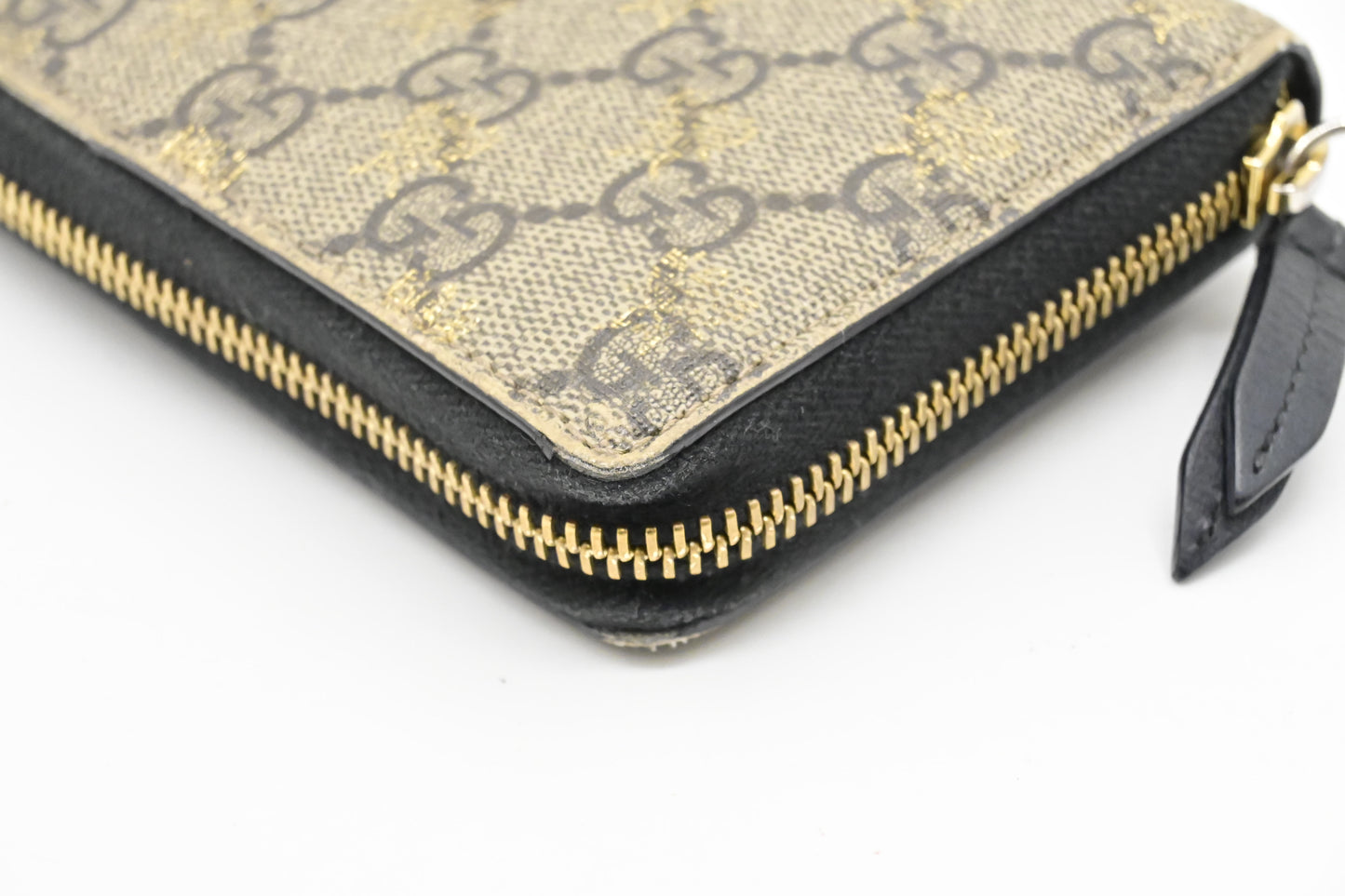 Gucci Bee Zippy Wallet in GG Supreme Canvas