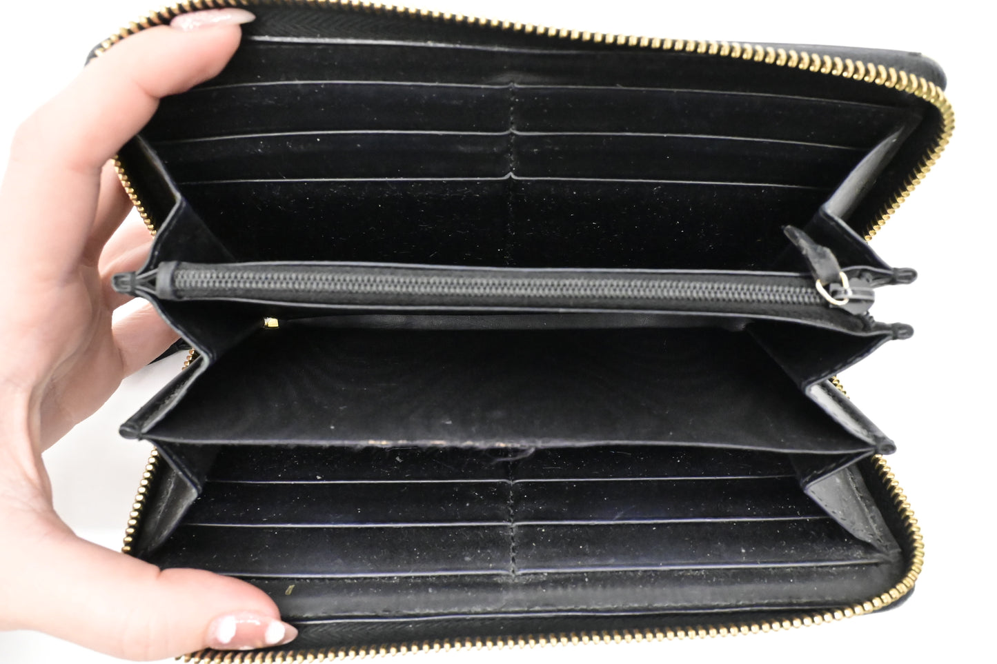 Gucci Bee Zippy Wallet in GG Supreme Canvas