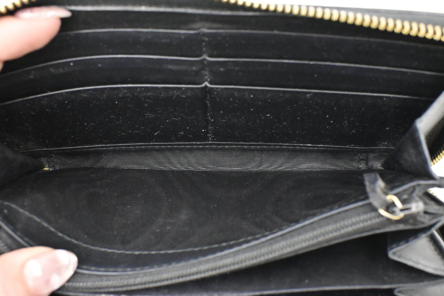 Gucci Bee Zippy Wallet in GG Supreme Canvas