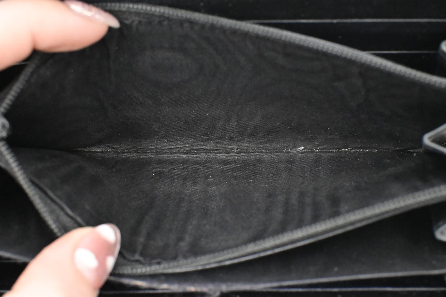 Gucci Bee Zippy Wallet in GG Supreme Canvas