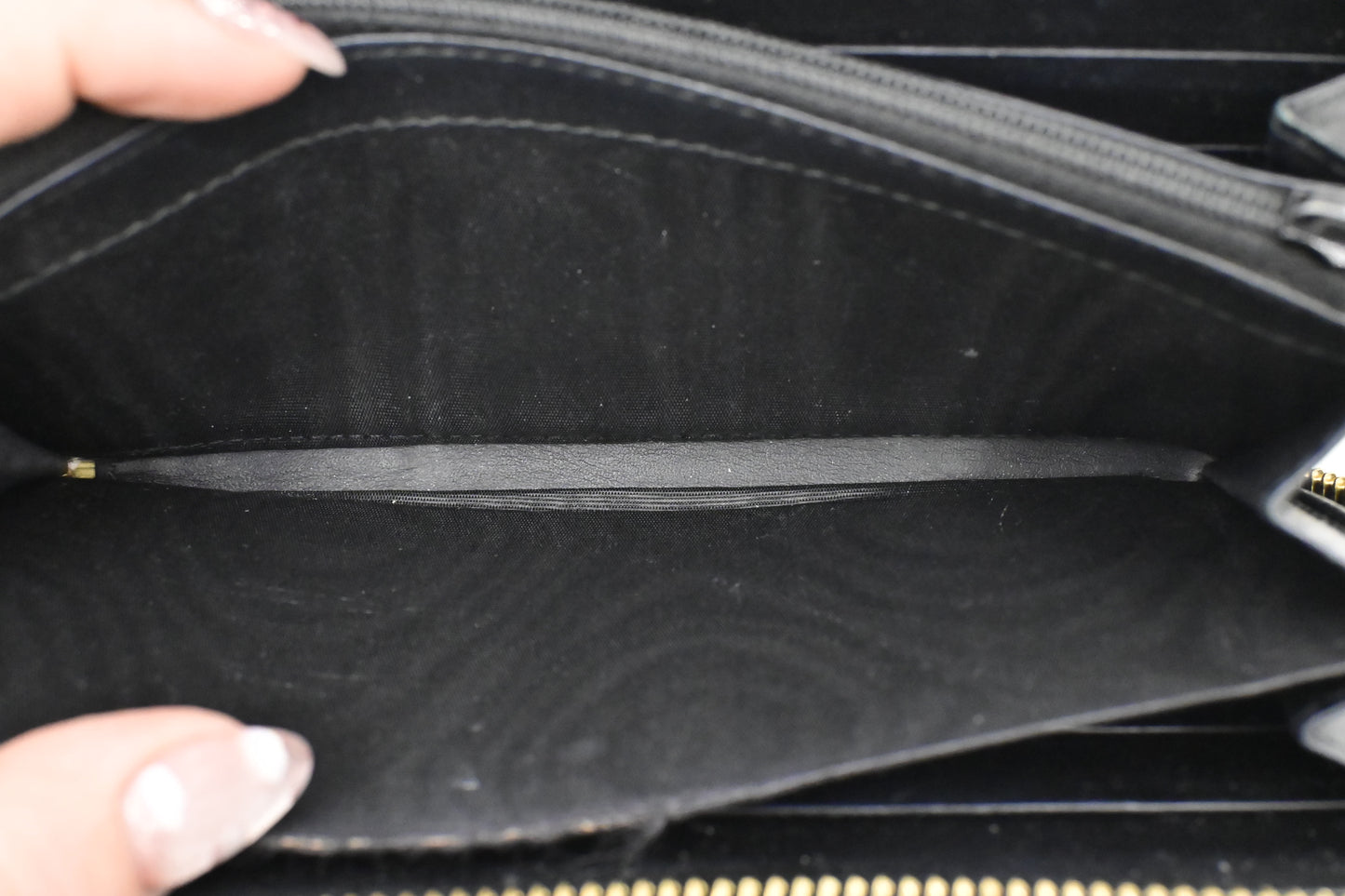 Gucci Bee Zippy Wallet in GG Supreme Canvas