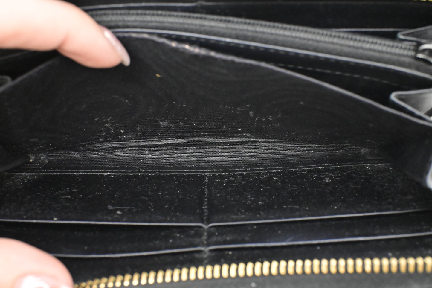 Gucci Bee Zippy Wallet in GG Supreme Canvas