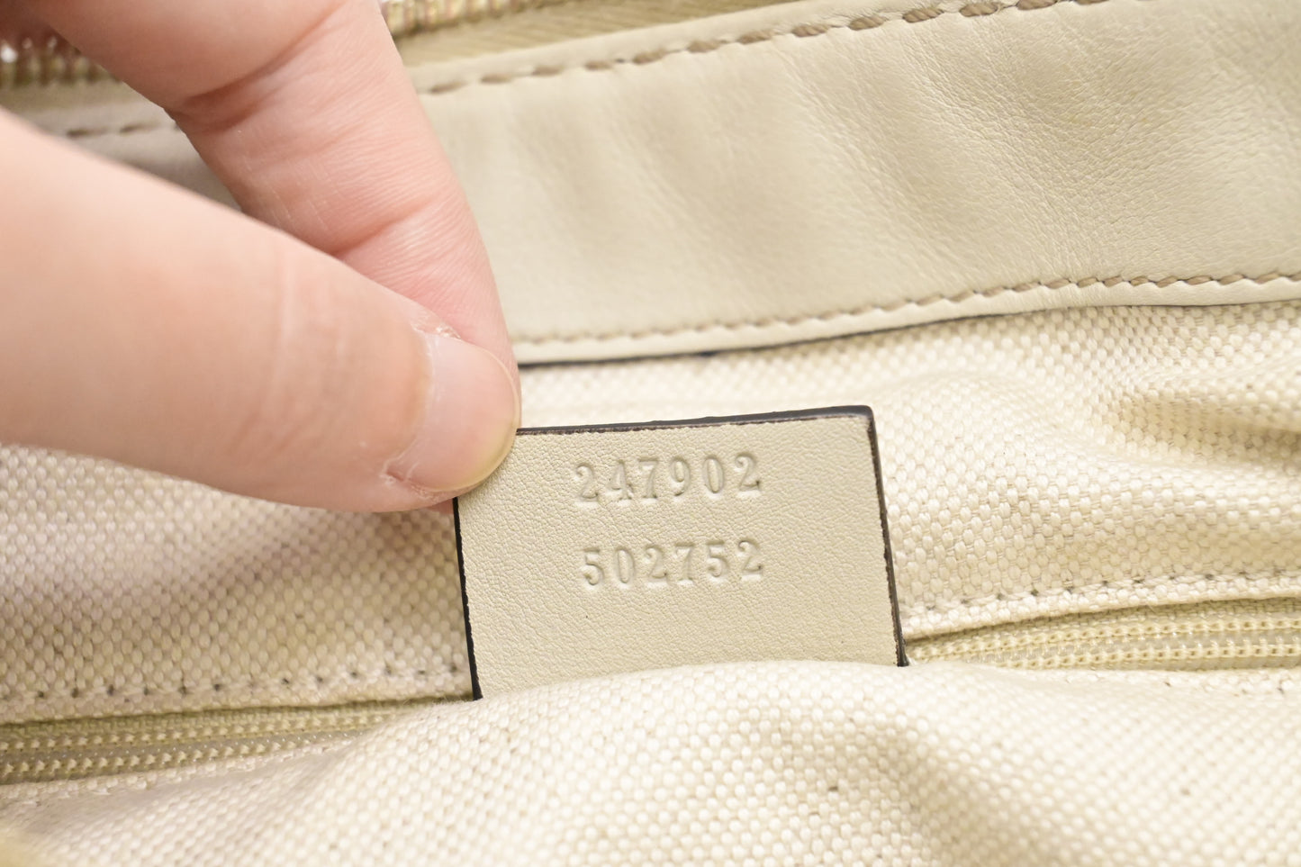 Gucci Sukey Handbag in Cream Guccissima Leather