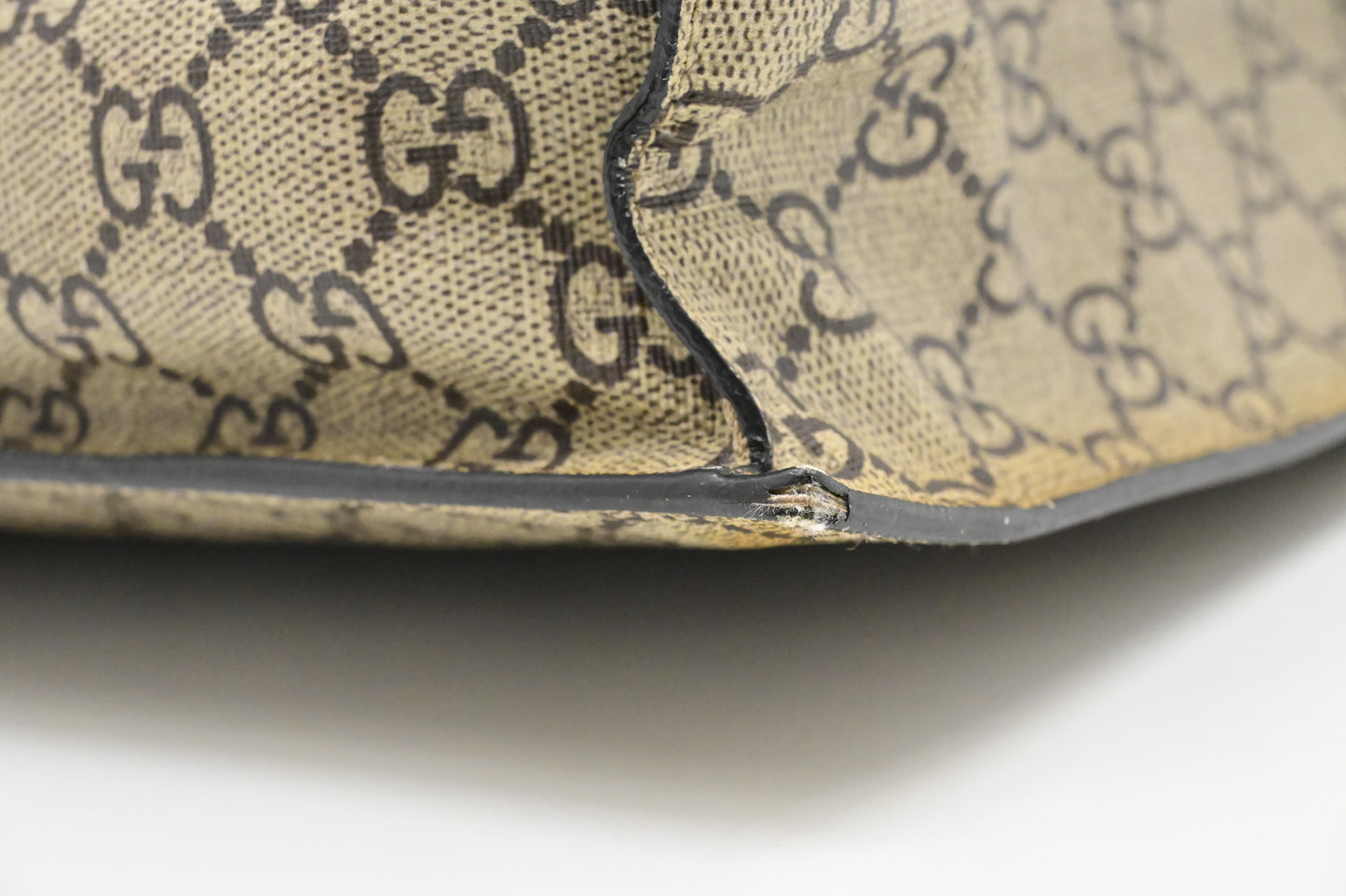 Gucci Blind For Love Bee Tote in GG Supreme Canvas