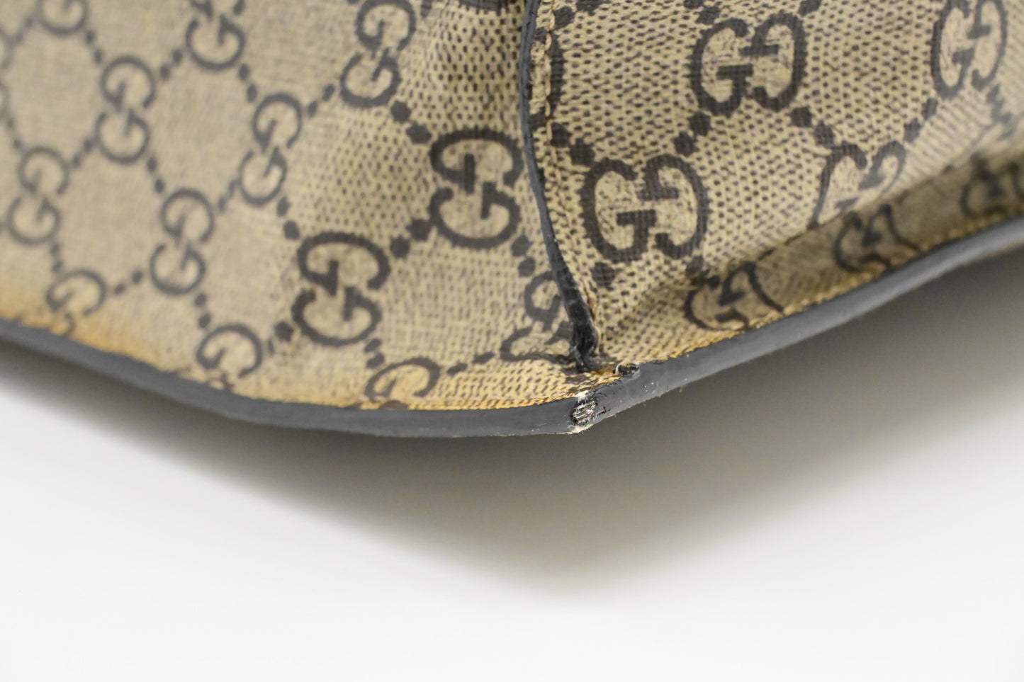 Gucci Blind For Love Bee Tote in GG Supreme Canvas