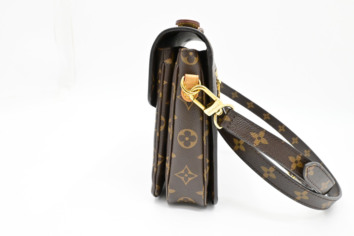 Louis Vuitton Pochette Métis in Monogram Canvas
