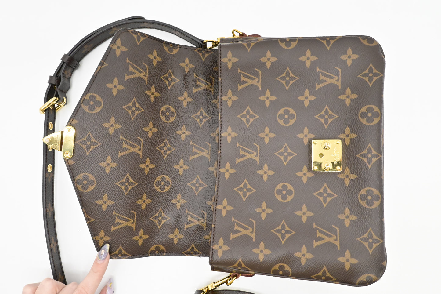 Louis Vuitton Pochette Métis in Monogram Canvas