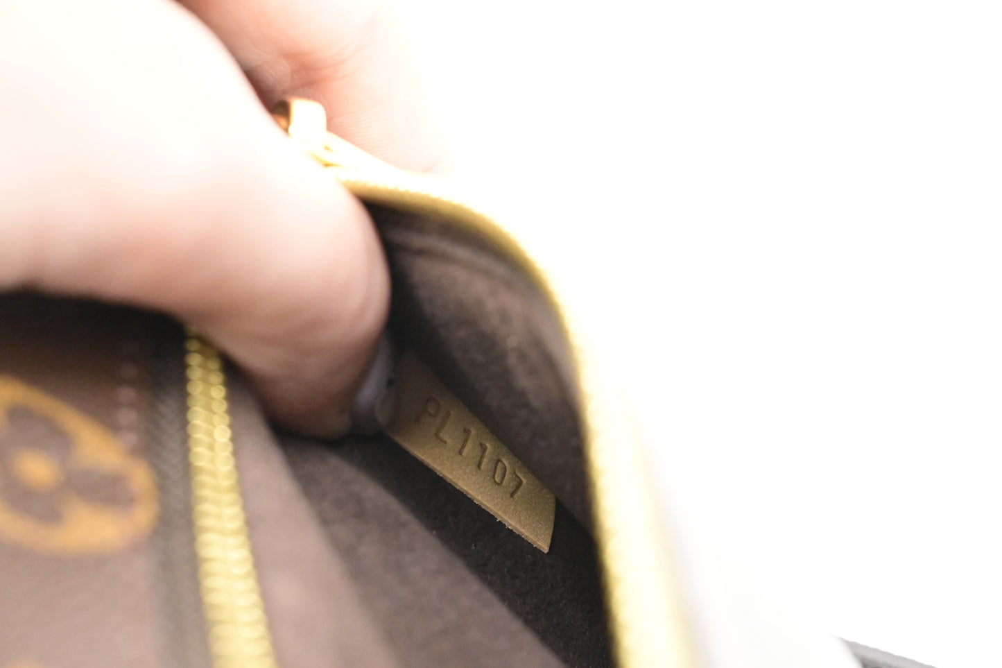 Louis Vuitton Pochette Métis in Monogram Canvas
