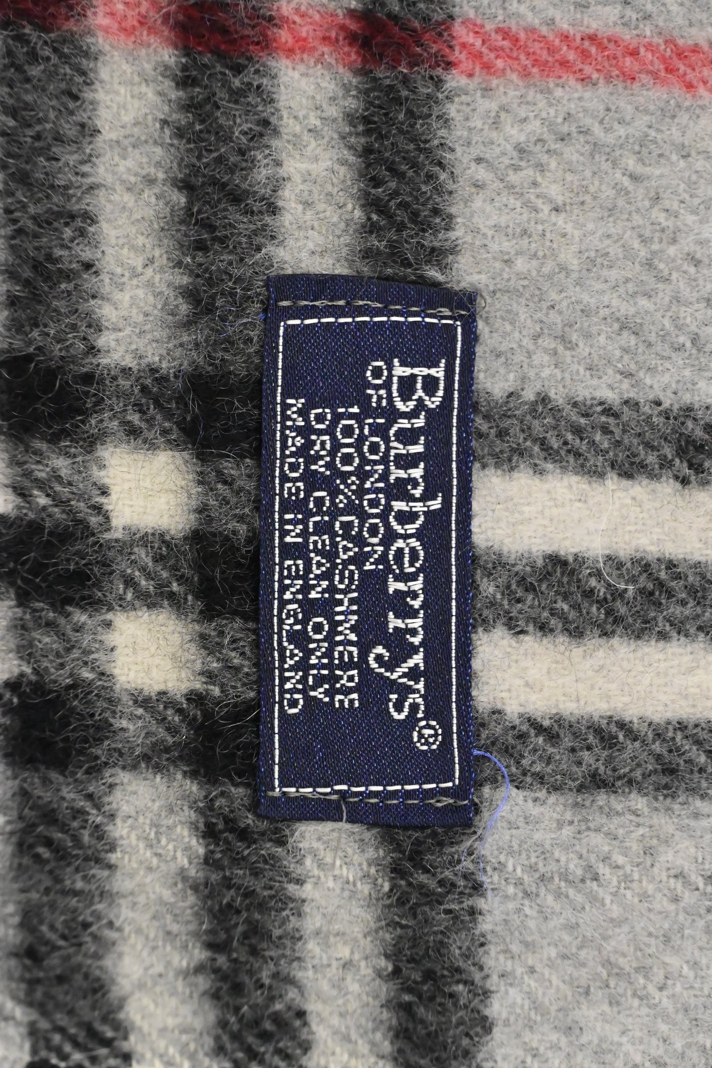 Burberry Scarf in Grey Cashmere
