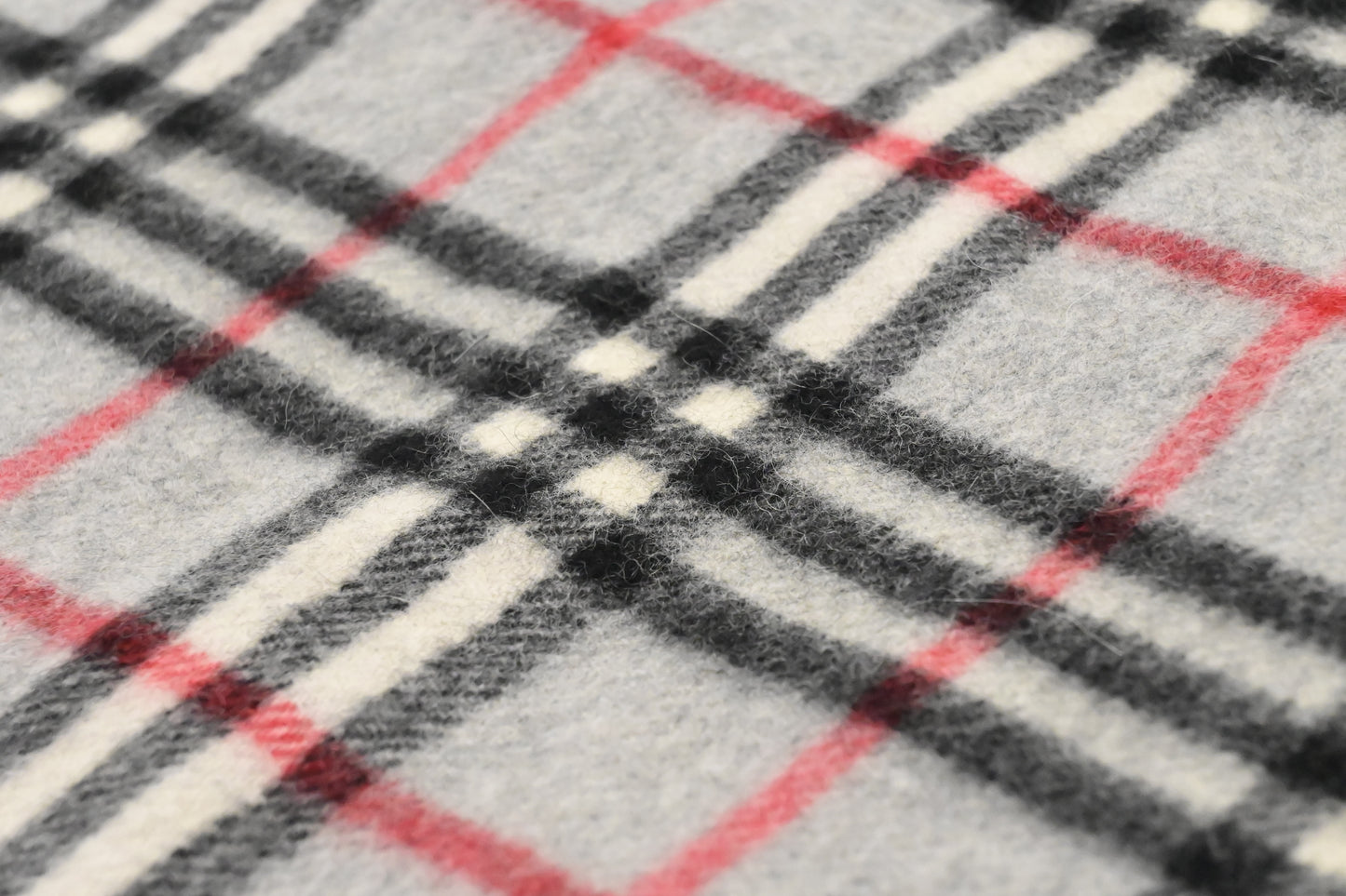 Burberry Scarf in Grey Cashmere