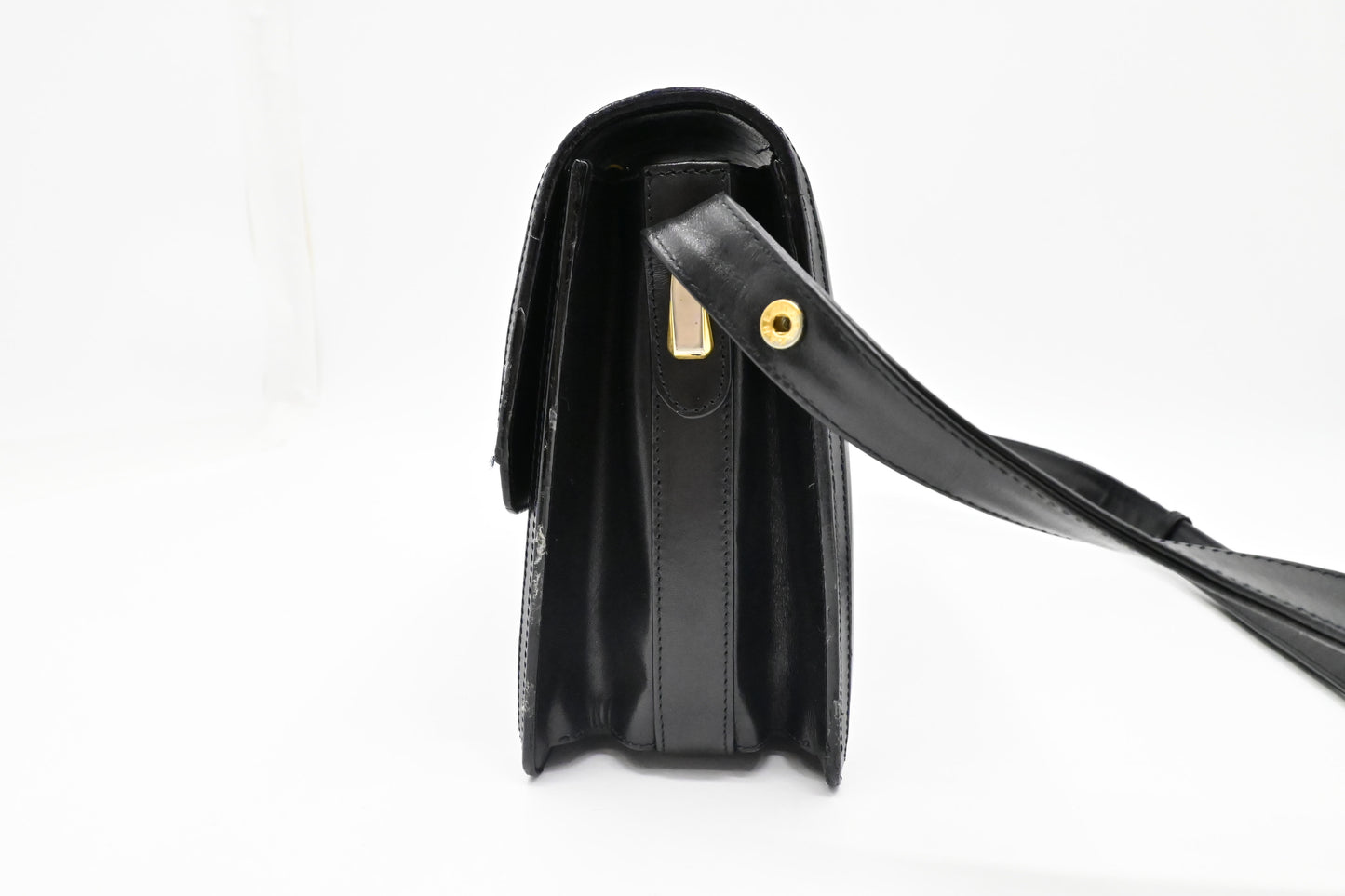 Gucci Shoulder Bag in Black Leather