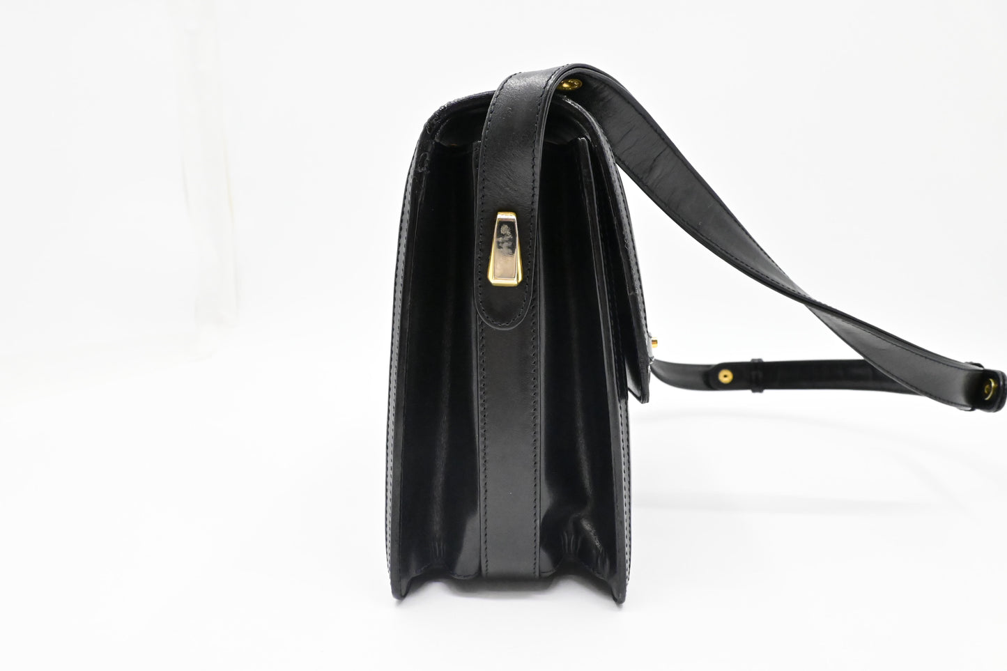 Gucci Shoulder Bag in Black Leather