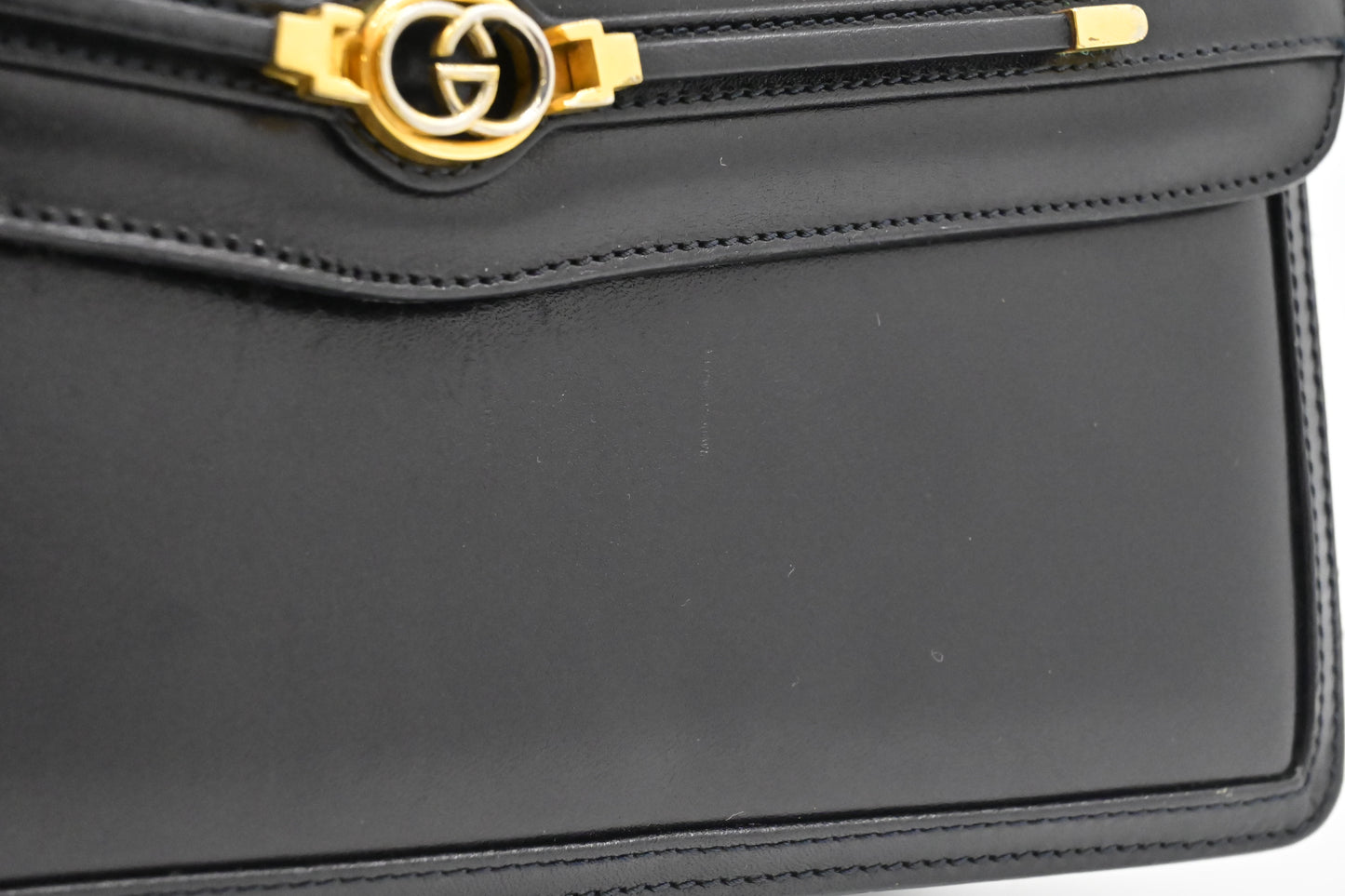 Gucci Shoulder Bag in Black Leather