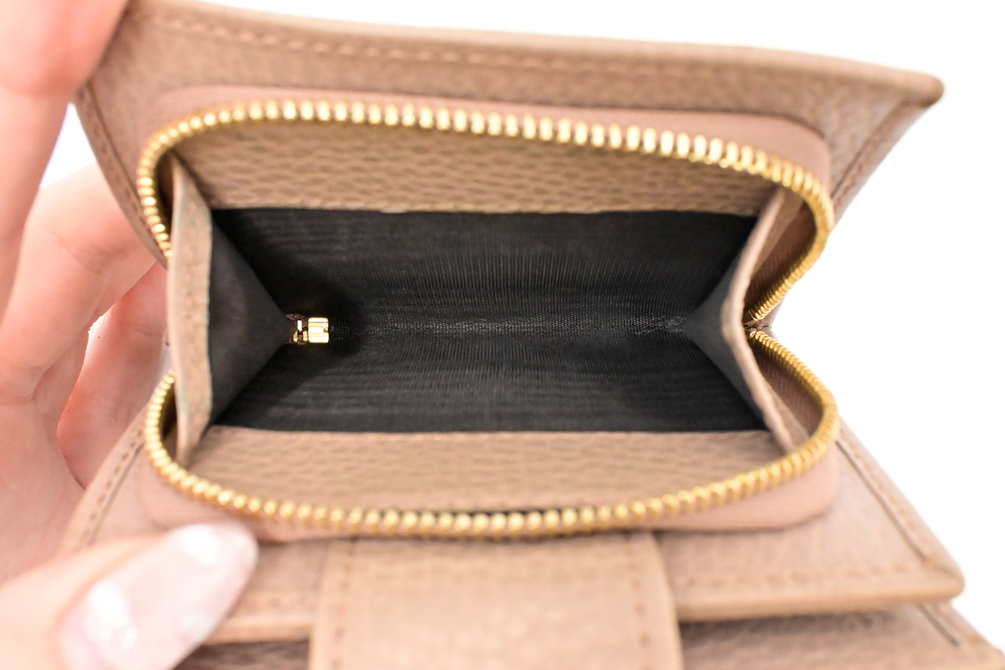 Gucci Compact Wallet in Beige Leather