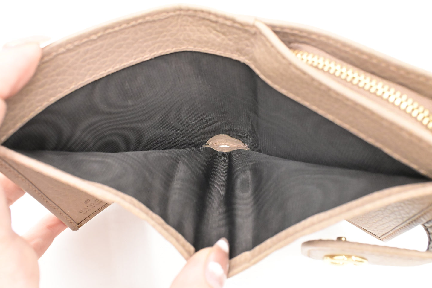 Gucci Compact Wallet in Beige Leather