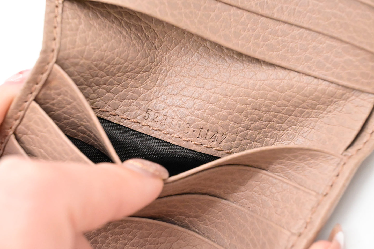 Gucci Compact Wallet in Beige Leather