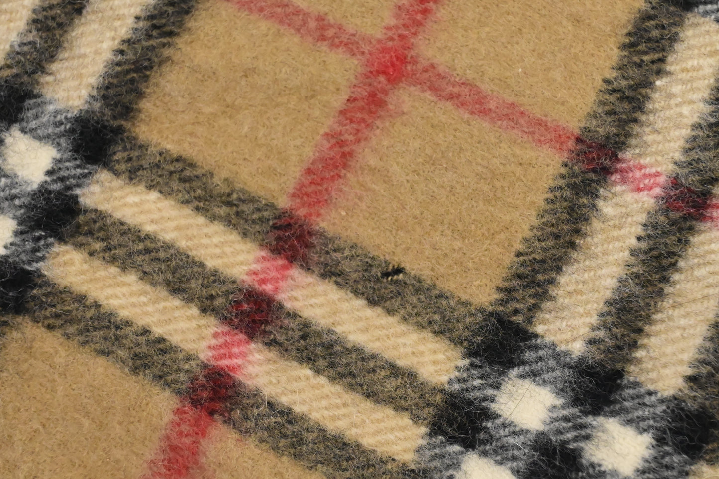 Burberry Scarf in Beige Cashmere
