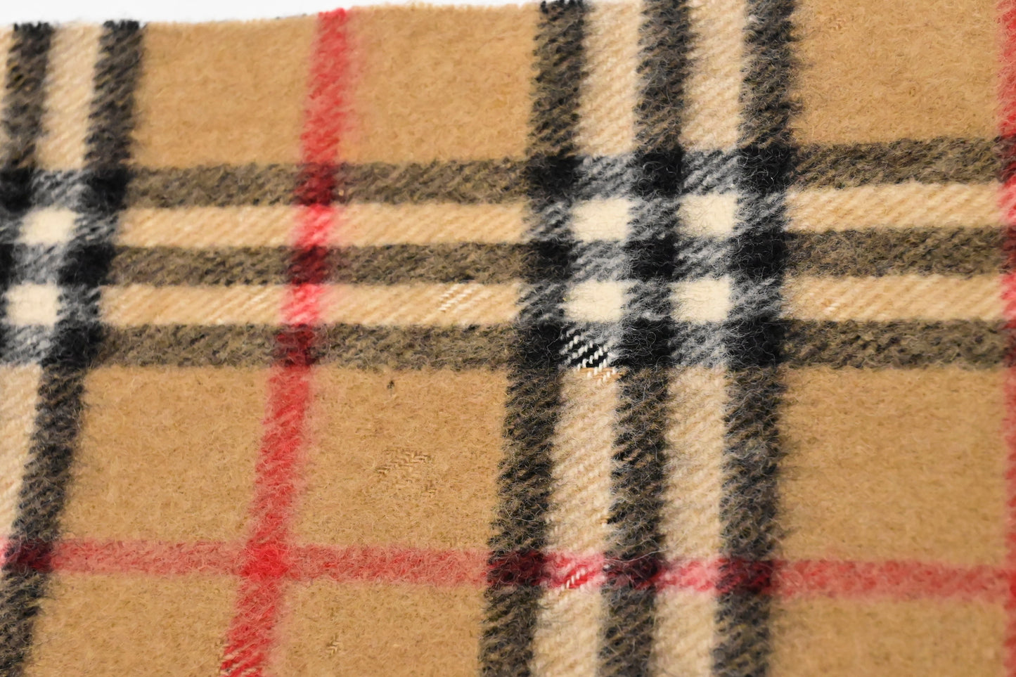 Burberry Scarf in Beige Cashmere