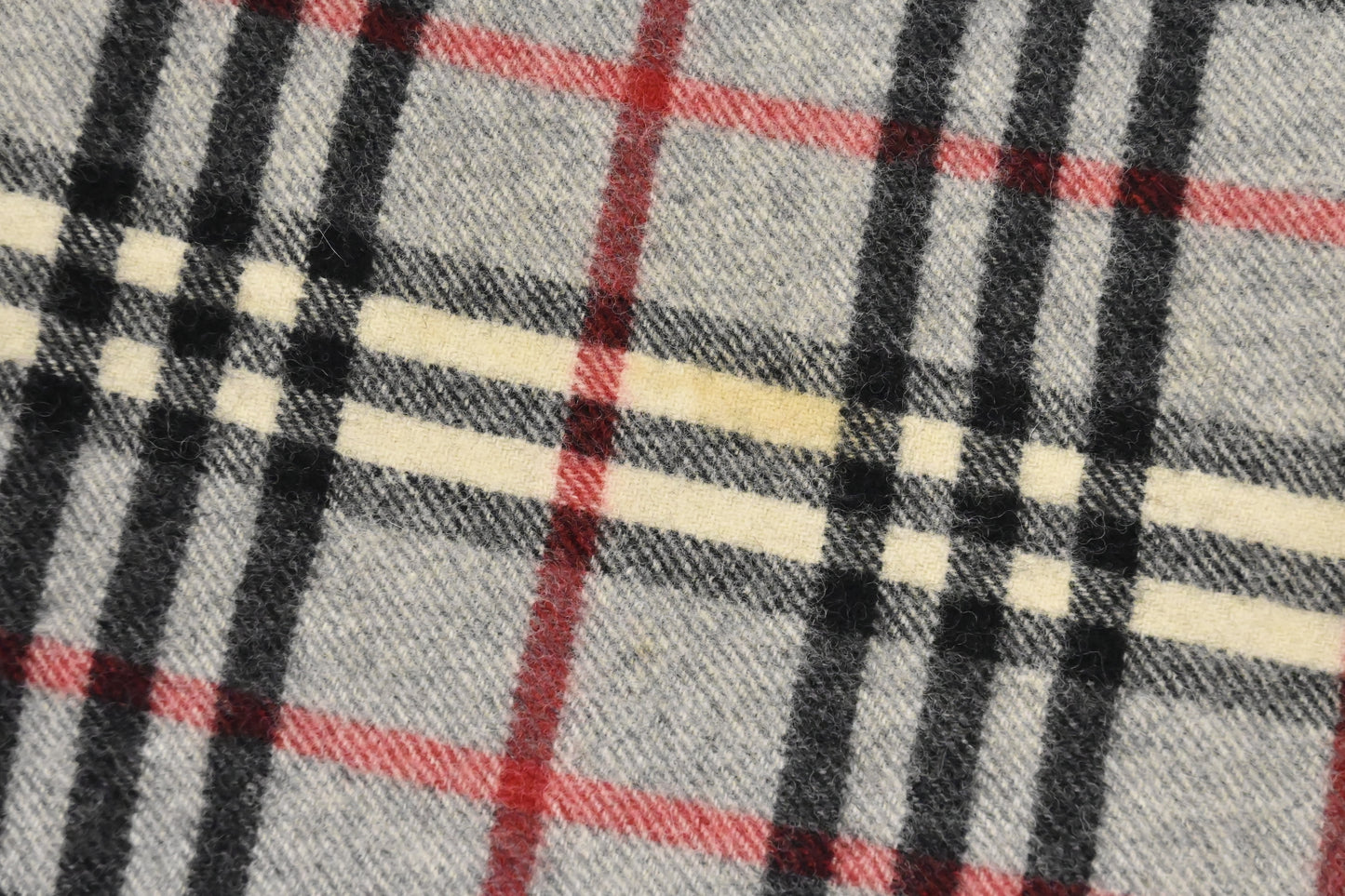 Burberry Scarf in Gray Cashmere
