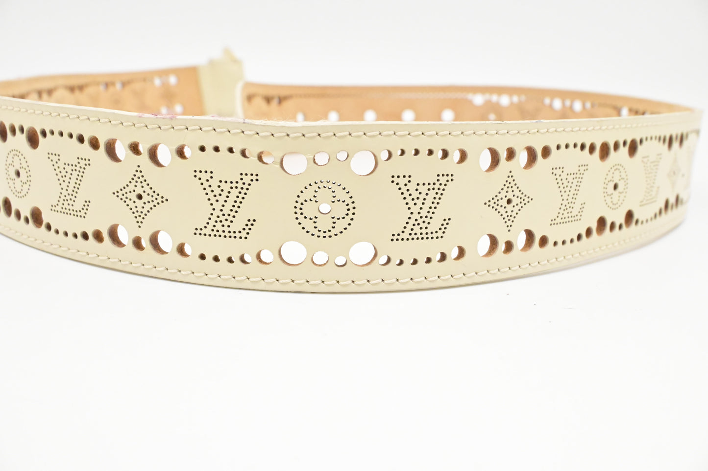 Louis Vuitton Phoenix Belt in Cream Mahina Leather