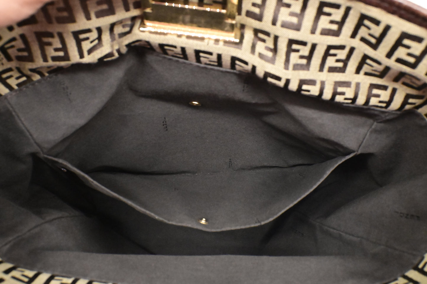 Fendi Shoulder Bag in Zucchino Canvas