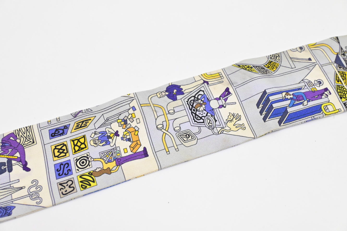 Hermes "La Maison des Carrés" Twilly in Silk