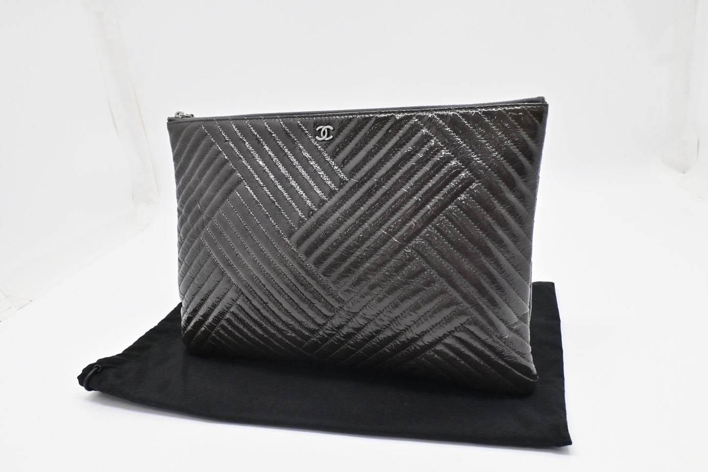 Chanel Medium O Case in Gray Patent Leather