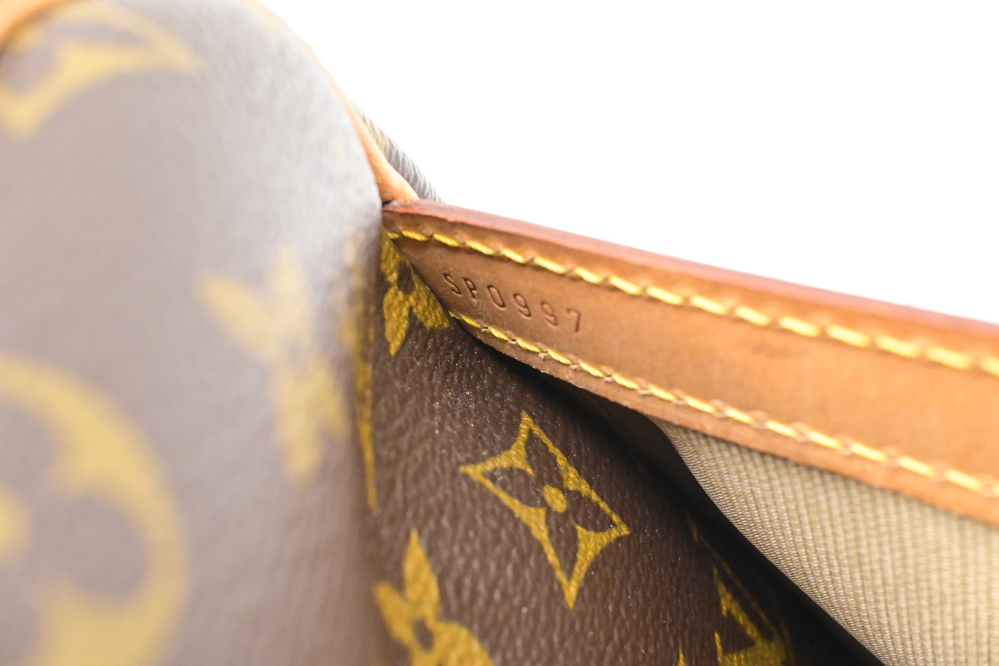 Louis Vuitton reporter GM in Monogram Canvas