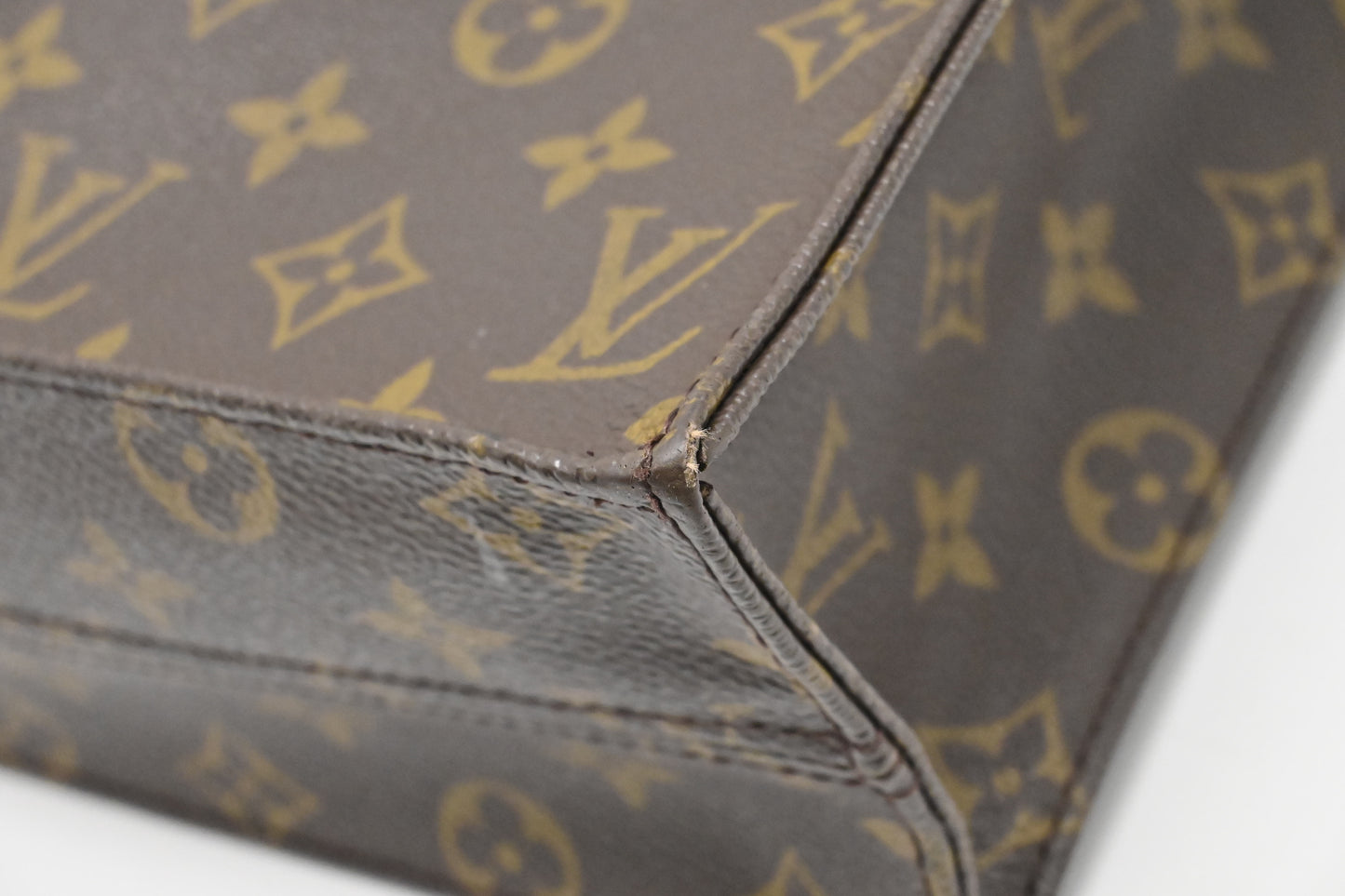 Louis Vuitton Sac Plat in Monogram Canvas