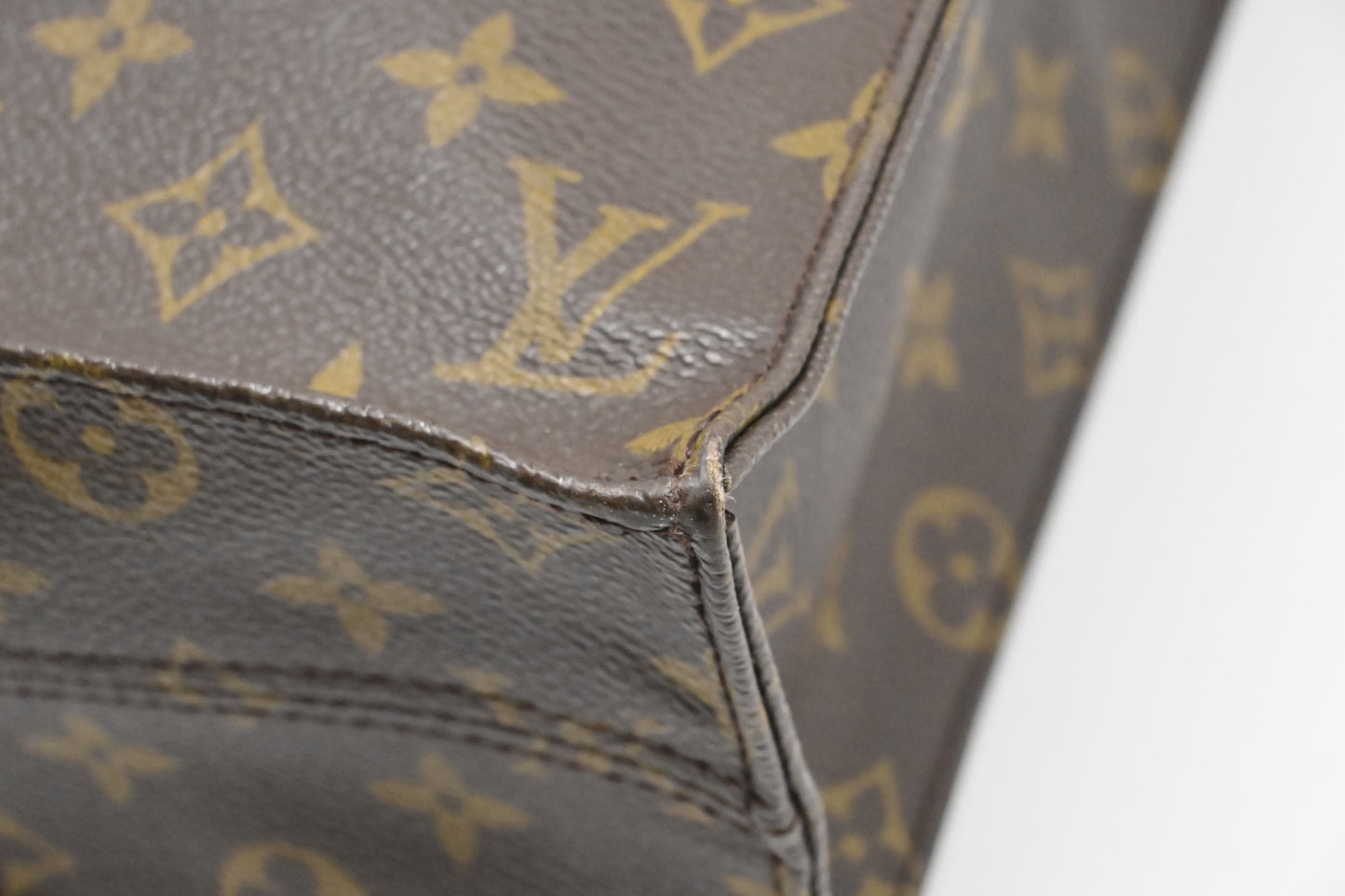 Louis Vuitton Sac Plat in Monogram Canvas