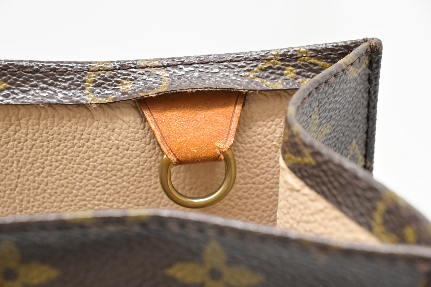 Louis Vuitton Sac Plat in Monogram Canvas