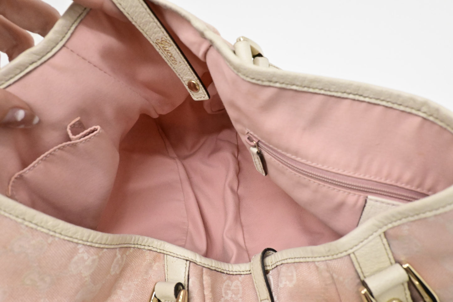 Gucci Abbey Hobo Bag in Pink GG Canvas