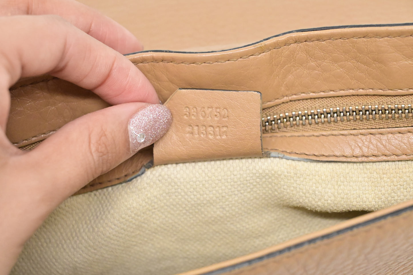 Gucci Crossbody in Light Brown Leather