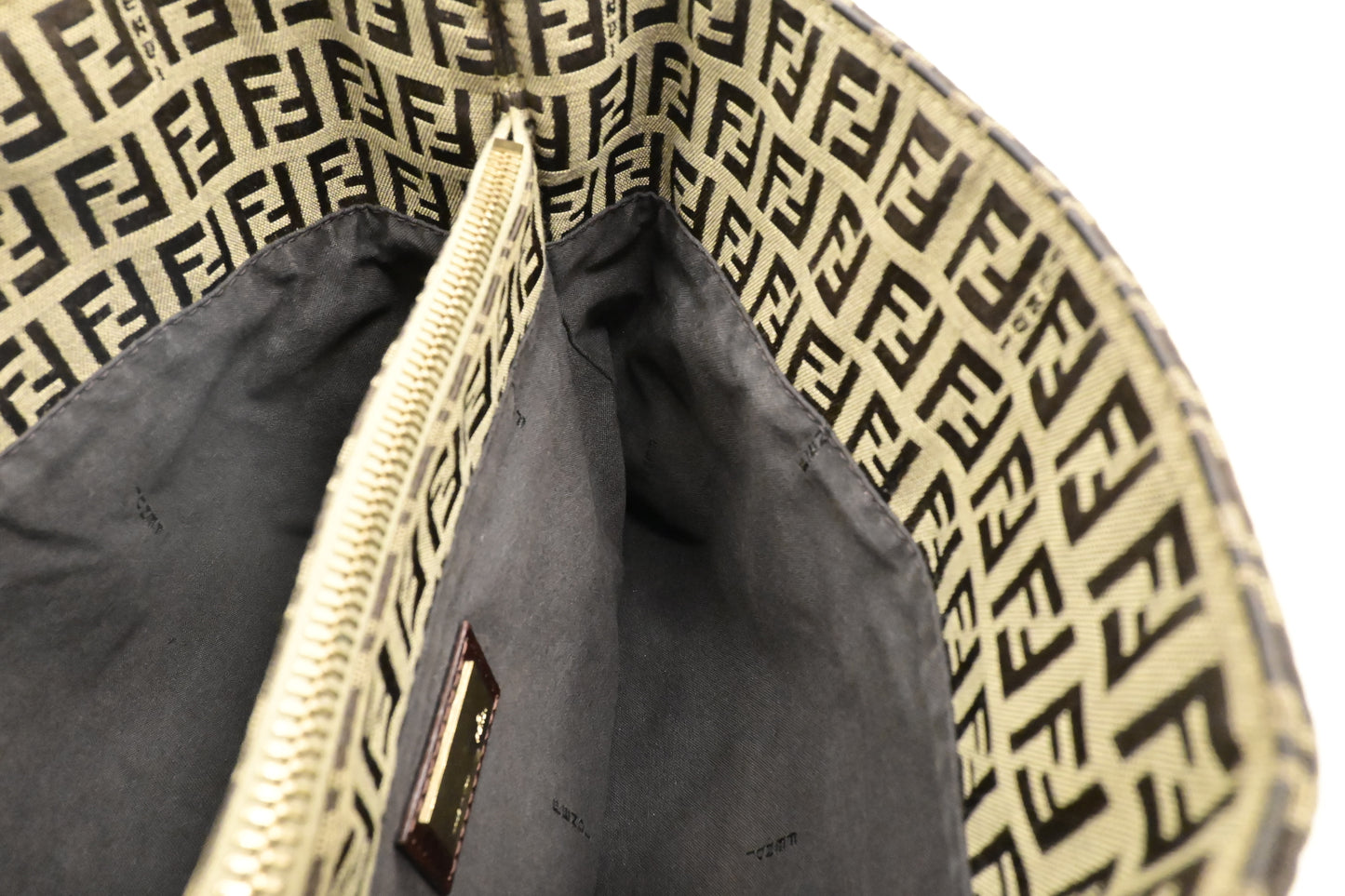 Fendi Shoulder Bag in Brown Zucchino Canvas