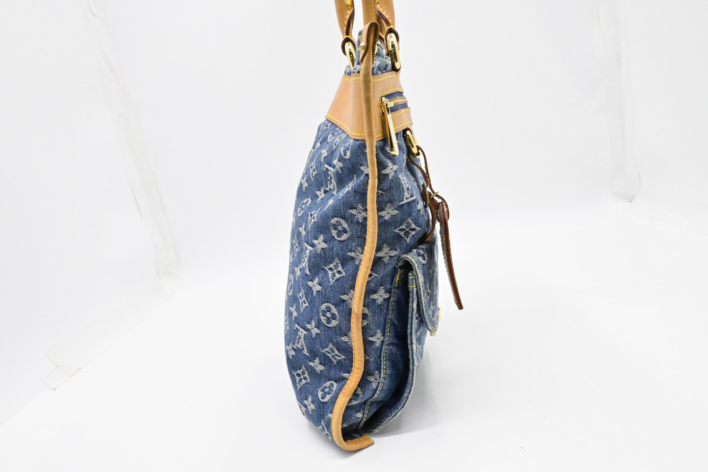 Louis Vuitton Sac Plat in Monogram Denim