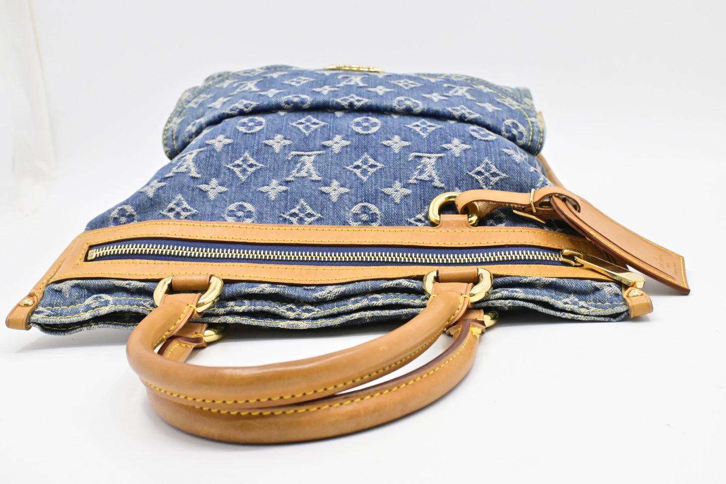 Louis Vuitton Sac Plat in Monogram Denim