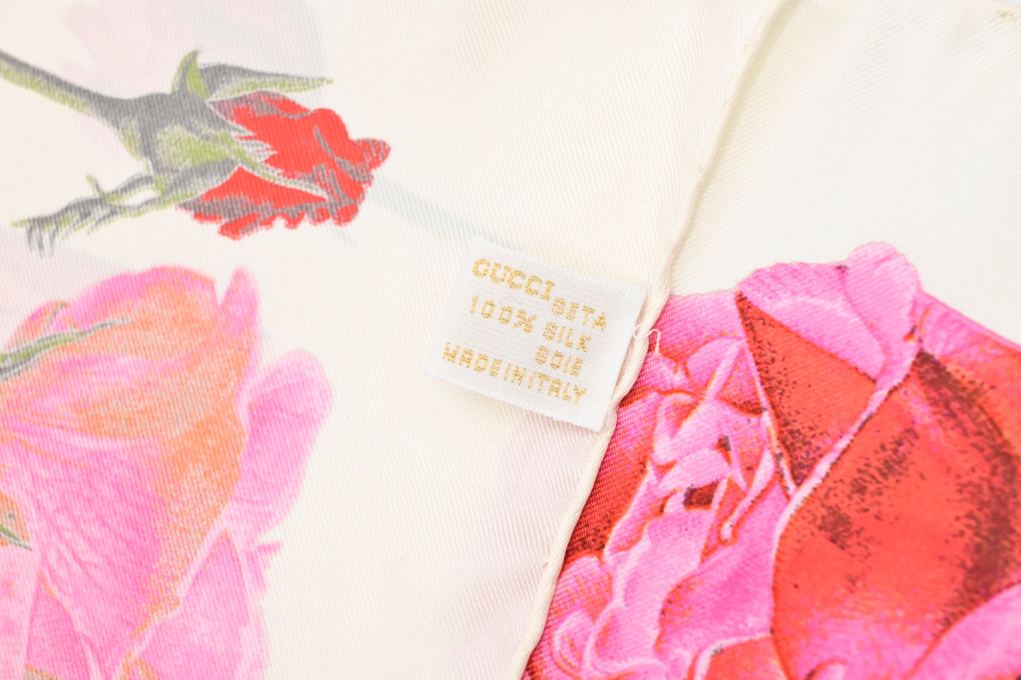 Gucci Roses Scarf in White Silk
