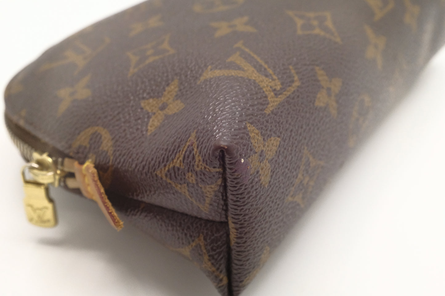 Louis Vuitton Pochette Cosmetique in Monogram Canvas