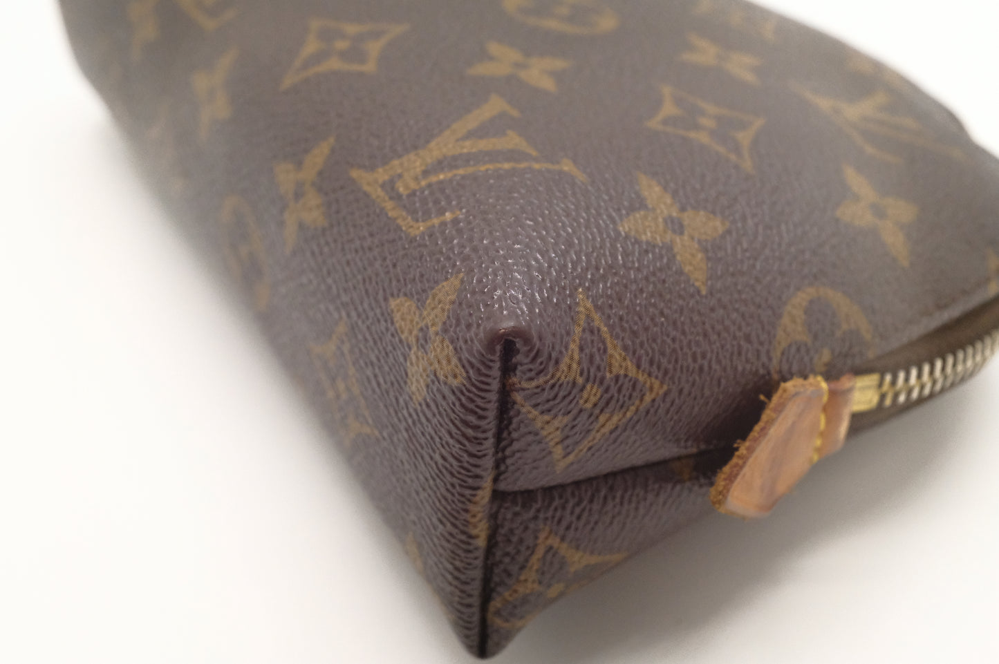 Louis Vuitton Pochette Cosmetique in Monogram Canvas