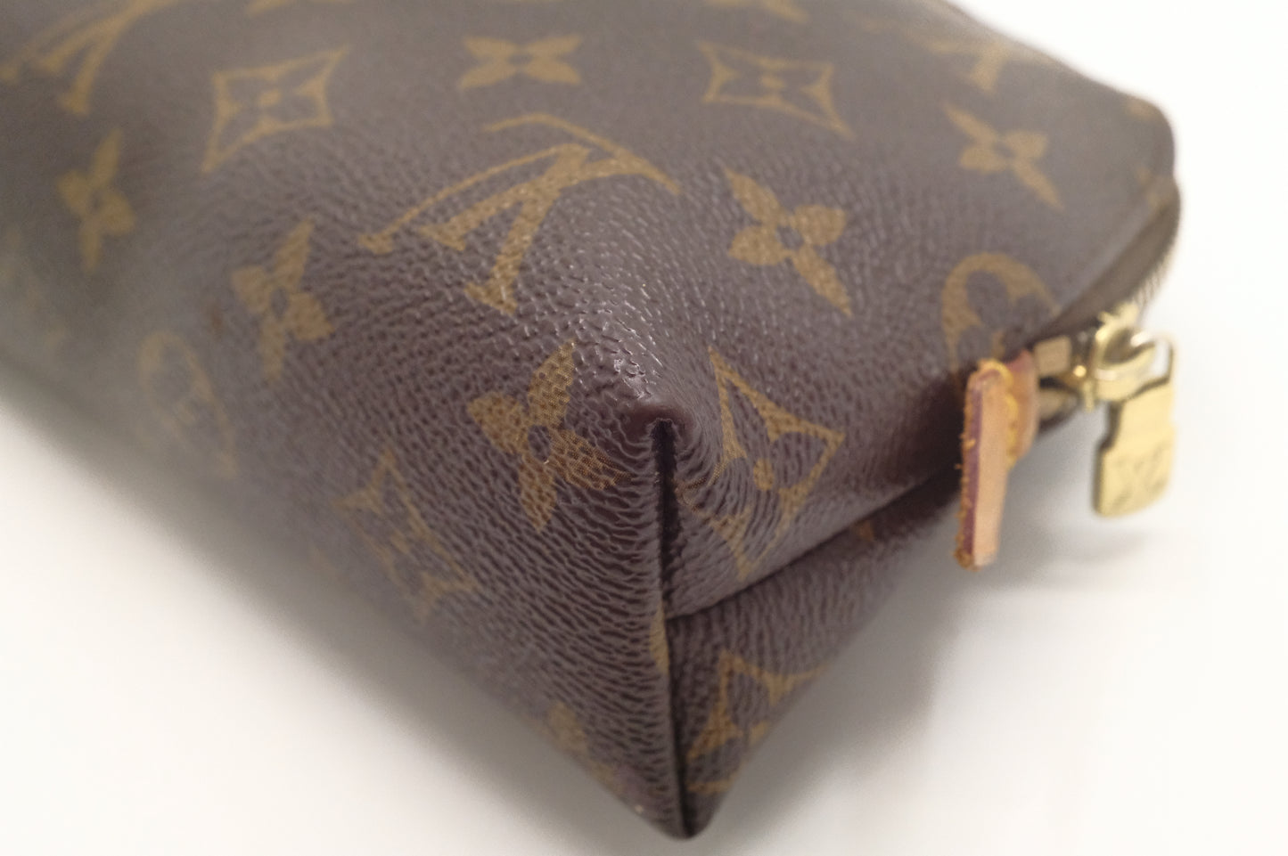 Louis Vuitton Pochette Cosmetique in Monogram Canvas