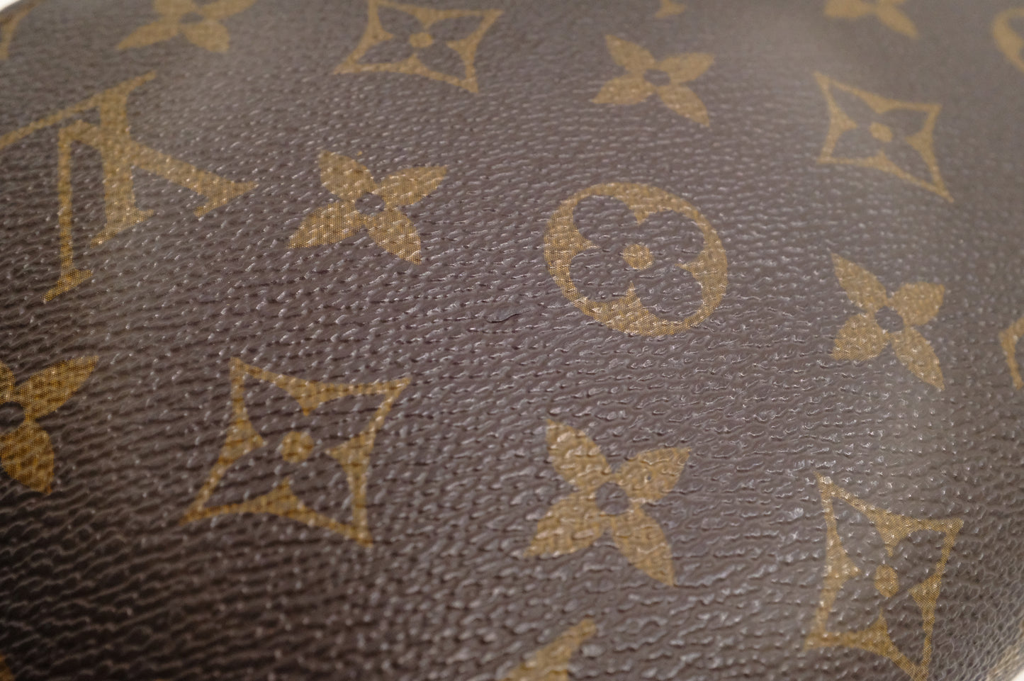 Louis Vuitton Pochette Cosmetique in Monogram Canvas