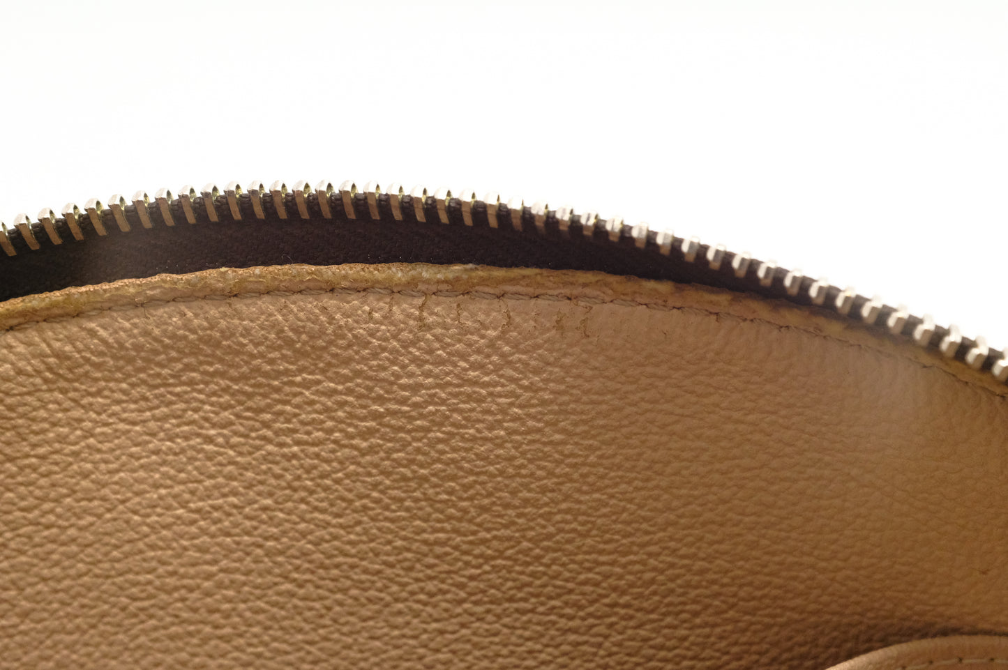 Louis Vuitton Pochette Cosmetique in Monogram Canvas