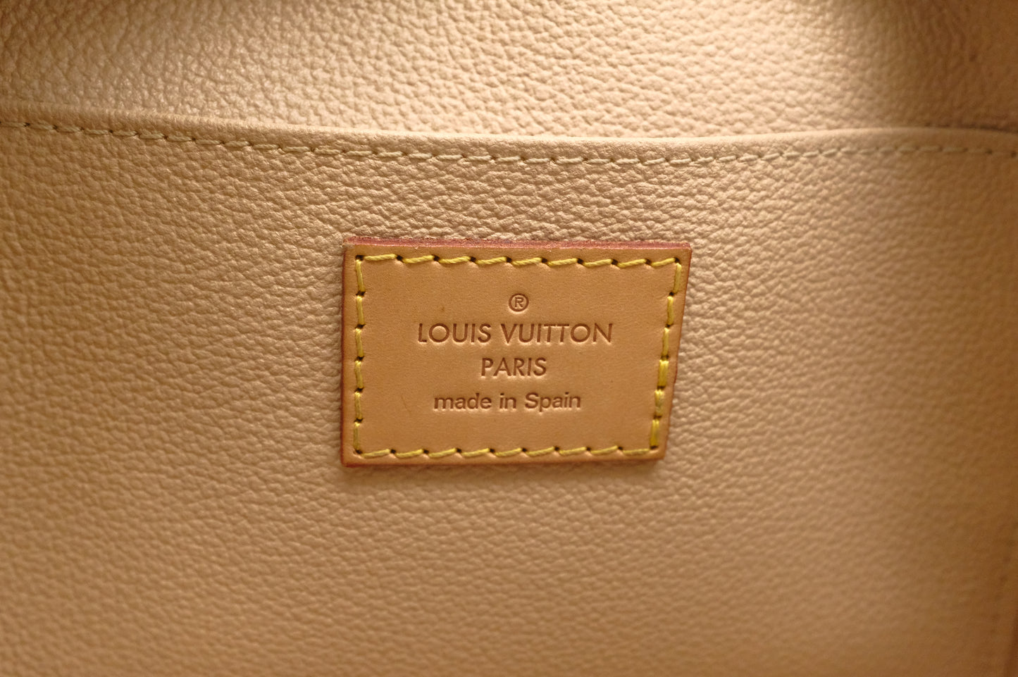 Louis Vuitton Pochette Cosmetique in Monogram Canvas