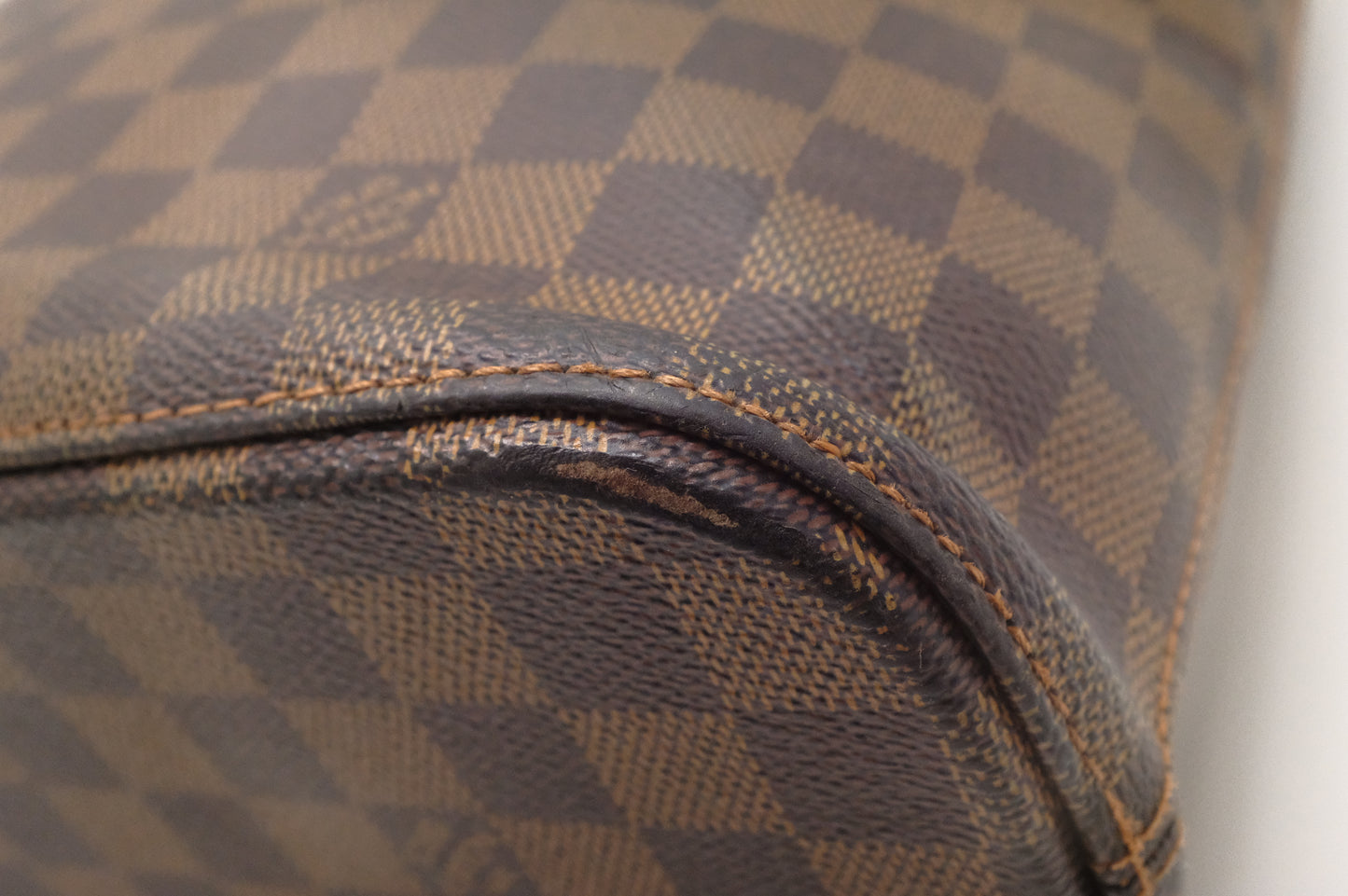 Louis Vuitton Vavin GM in Damier Ebene Canvas