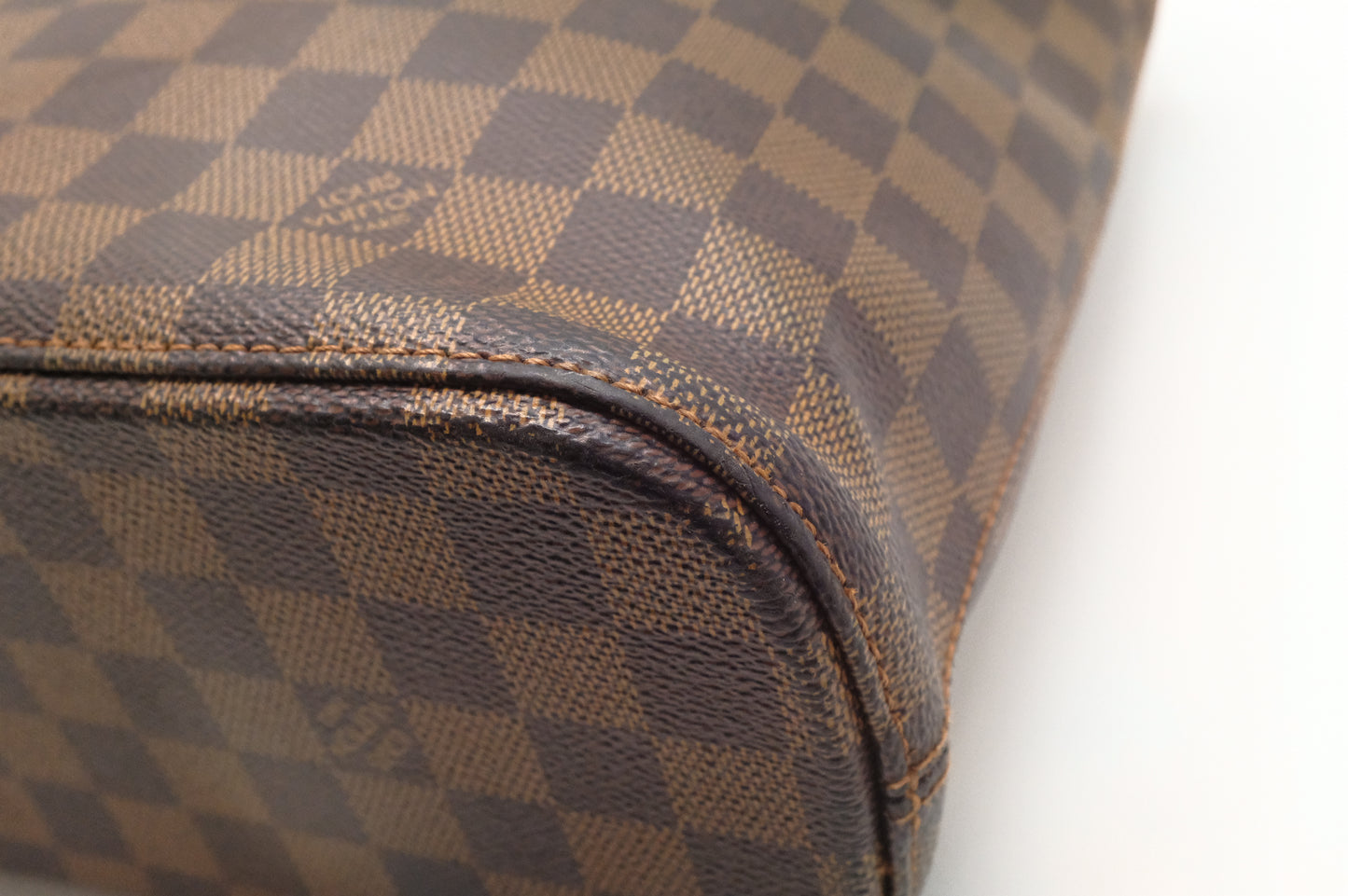 Louis Vuitton Vavin GM in Damier Ebene Canvas