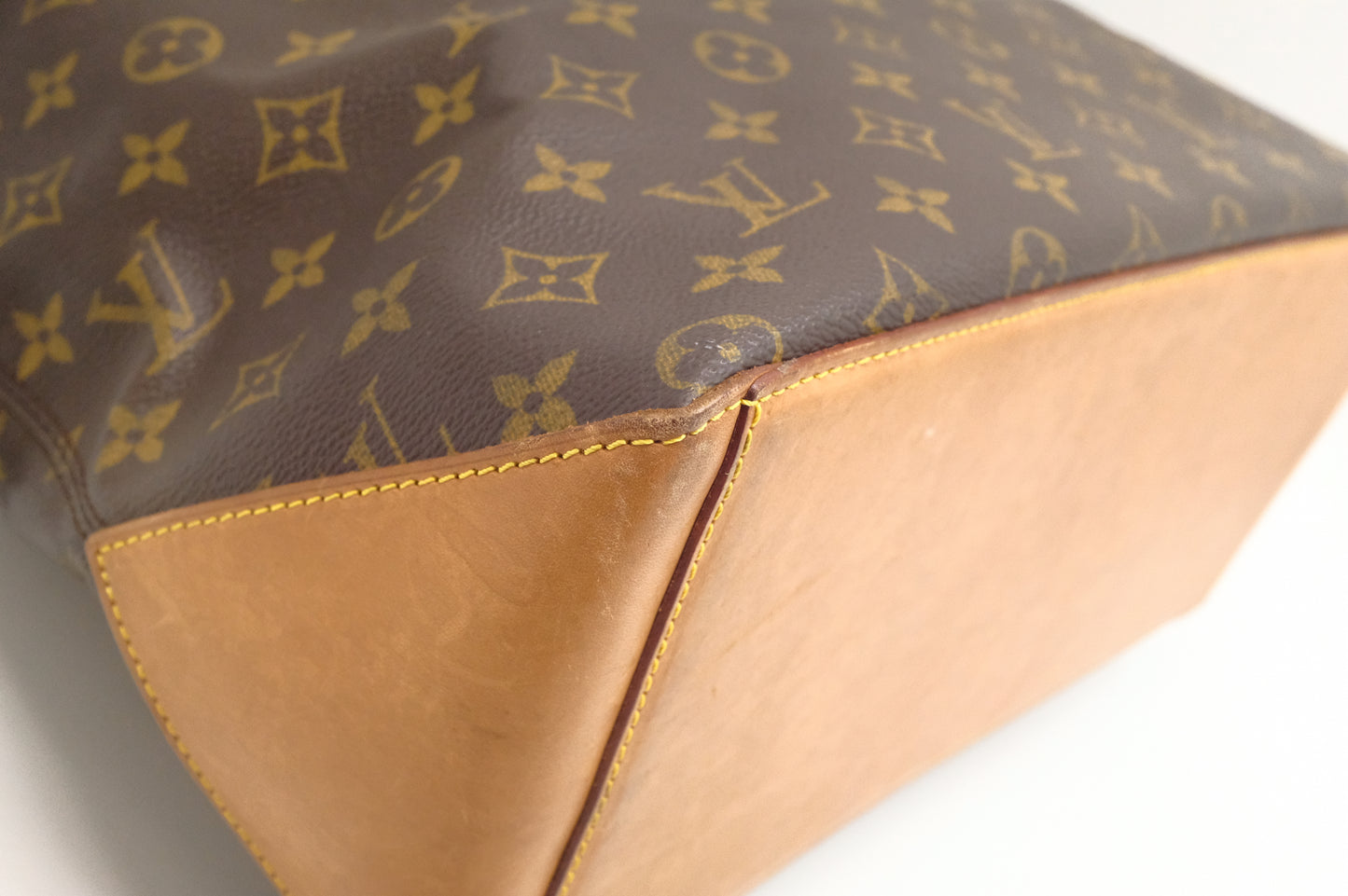 Louis Vuitton Cabas Mezzo in Monogram Canvas