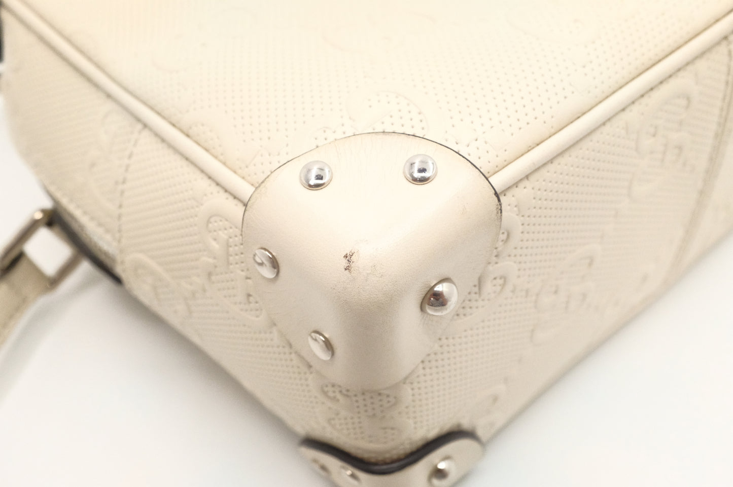 Gucci Trunk Crossbody in Off-White Leather