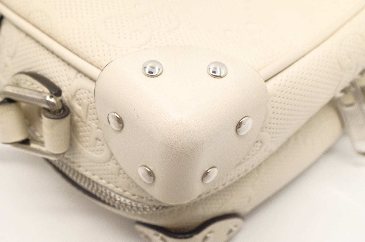 Gucci Trunk Crossbody in Off-White Leather